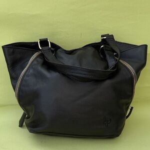 Black Linea Pelle Convertible Leather Shoulder Bag with Beautiful Details